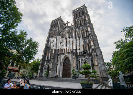 Hanoi, Vietnam - 23 octobre 2019 : la cathédrale Saint Joseph à Hanoi, la grande structure Catholique romaine dans le capital de Vietnams Banque D'Images