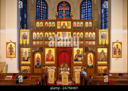 L'iconostase de l'église catholique grecque de l'Exaltation de la Vénérable Croix. Bratislava, Slovaquie. 2019/10/20. Banque D'Images