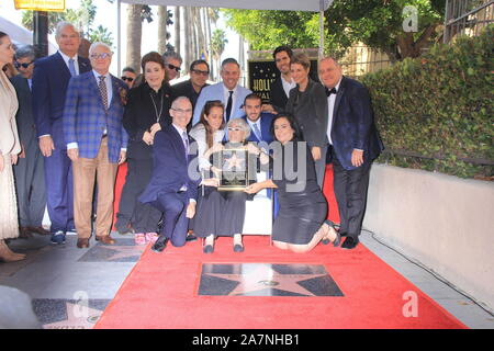 Le 27 octobre 2019, Hollywood, Californie, USA : J16078CHW.La Chambre de commerce de Hollywood honore Directeur Lina Wertmuller avec étoile sur le Hollywood Walk of Fame.7080 Hollywood Boulevard, Hollywood, Californie, USA .10/28/2019 .JEFF ZARRINNAM, VIN DI BONA, LINA WERTMULLER, David O. RUSSELL, Eli Roth, Mitch O'FARRELL, PASCAL VICEDOMINI, RANA GHADBAN, MARIA ZULIMA WERTMULLER-TRAVAIL ET DONELLE DADIGAN.Â©Clinton H.Wallace/Photomundo/ Photos International Inc (crédit Image : © Clinton Wallace/Globe Photos via Zuma sur le fil) Banque D'Images