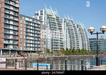 L'NV des tours d'habitation, Salford Quays, Salford, Manchester, Greater Manchester, Angleterre, Royaume-Uni Banque D'Images