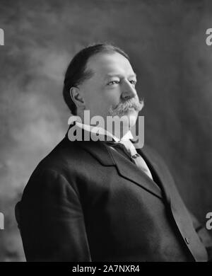 William Howard Taft (1857-1930), 27e président des États-Unis 1909-1913, 10e Juge en chef des États-Unis de 1921, demi-longueur Portrait comme secrétaire américain de la guerre sous le président américain Theodore Roosevelt, photo de Harris et Ewing, 1906 Banque D'Images