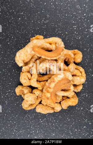 Low Carb cracklins couenne de porc salé croquant snack Banque D'Images