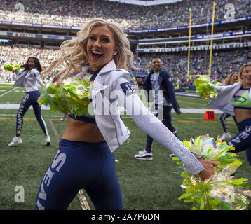 Seattle, États-Unis. 06Th Nov, 2019. Seattle Seahawks prestation de l'équipe de danse au cours du premier trimestre contre les Tampa Bay Buccaneers au champ CenturyLink le dimanche, Novembre 3, 2019 à Seattle, Washington. Les Seahawks battre les Buccaneers 40-34 en prolongation. Jim Bryant UPI/Photo Credit : UPI/Alamy Live News Banque D'Images