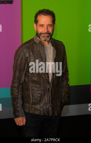 NEW YORK, NY - 28 OCTOBRE : Tony Shalhoub assiste à l'Apple TV +'s 'Le Matin Show' Première mondiale à David Geffen Hall le 28 octobre 2019, à New York : Banque D'Images