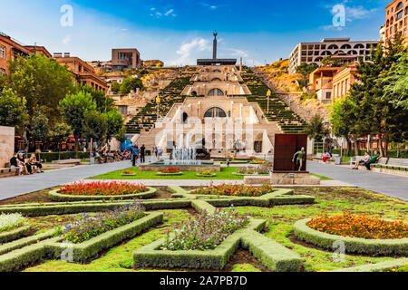 Yerevan , Arménie - 16 août 2019 : monument complexe cascade Vue d'Erevan, capitale de l'Arménie Banque D'Images