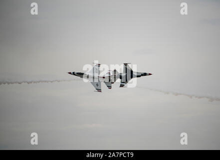 La 122e Escadre de chasse a organisé un spectacle aérien public libre, 8 et 9 juin 2019, à la 122e Escadre de chasse, de l'Indiana Air National Guard Base à Fort Wayne, Indiana. Les Fort Wayne), où un Air show aérien par l'Thunderbirds, la United States Air Force, l'équipe de démonstration de vol de précision. (U.S. Photo de la Garde nationale aérienne Aviateur Senior Rita Jimenez) Banque D'Images