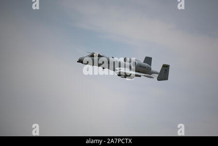 La 122e Escadre de chasse a organisé un meeting aérien public libre, 8 et 9 juin 2019 à la 122e Escadre de chasse, de l'Indiana Air National Guard Base à Fort Wayne, Indiana. Les Fort Wayne), où un Air show aérien par l'Thunderbirds, la United States Air Force, l'équipe de démonstration de vol de précision. (U.S. Photo de la Garde nationale aérienne Aviateur Senior Rita Jimenez) Banque D'Images