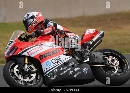 Mike Jones Superbike se penche dans le virage 3 sur la Ducati 1299FE durant la Ronde 7 Australian Superbikes à Sydney Motorsport Park, Sydney Australie Banque D'Images