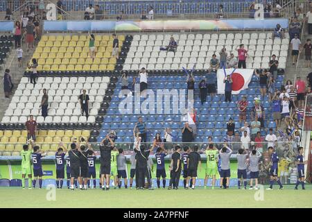 Cariacica, au Brésil. 2e Nov, 2019. Le Japon félicite les joueurs les fans après avoir remporté la Coupe du Monde U-17 DE LA FIFA, Brésil 2019 Groupe d match entre le Sénégal 0-1 le Japon à l'Estadio Kleber Andrade à Cariacica, Brésil, Novembre 2, 2019. Credit : AFLO/Alamy Live News Banque D'Images