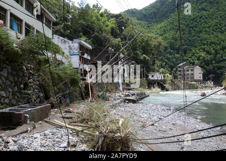 Poteaux télégraphiques s'envole vers le bas par le typhon Lekima, le 9ème typhon de l'année dans Shanzao ville, village, Yantan Yongjia county, la ville de Wenzhou, à l'est Chin Banque D'Images