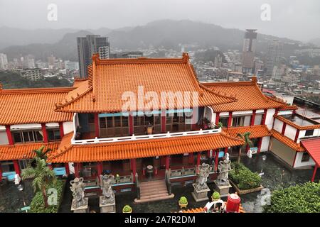 Keelung, Taïwan - paysage urbain urbain avec Zhongzheng Park temple. Banque D'Images