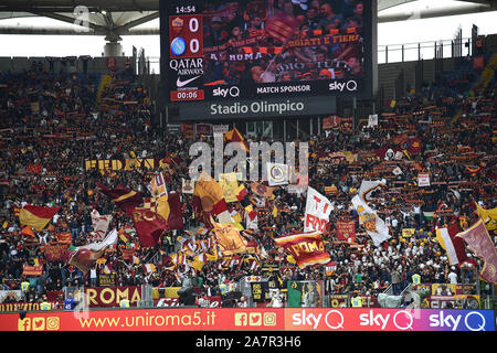 Rome, Italie. 09Th Nov, 2019. Comme RomaÕs partisans pendant le match de Serie A entre Naples et Rome au Stadio Olimpico, Rome, Italie, le 2 novembre 2019. Photo par Giuseppe maffia. Credit : UK Sports Photos Ltd/Alamy Live News Banque D'Images