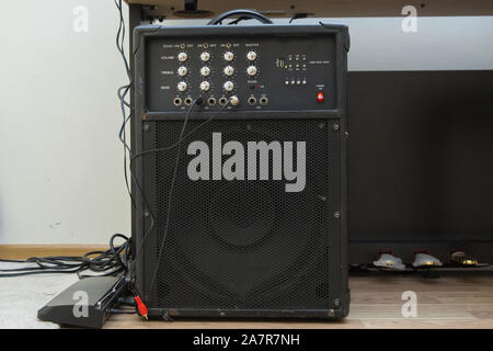 Hifi sound system en boutique pour studio d'enregistrement sonore professionnel.le président du cabinet hi-fi fort.L'équipement audio pour l'enregistrement studios.Acheter dj équiper en musique Banque D'Images