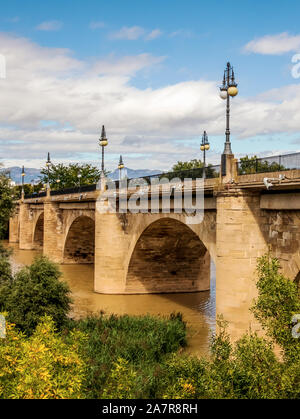 Le pont de pierre (Puenta de la Piedra), Logroño, La Rioja, Espagne. Banque D'Images