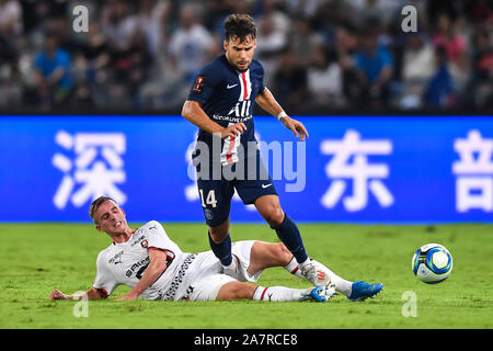 Juan Bernat, haut, du Paris Saint-Germain défis Benjamin Bourigeaud pendant le stade Rennais de Trophee des Champions (match du Trophée des champions) dans Banque D'Images