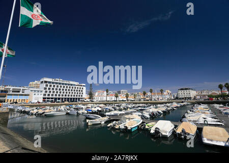 Les bateaux de plaisance dans le port de plaisance de Faro, Faro, capitale de l'Algarve, Portugal, Europe Banque D'Images
