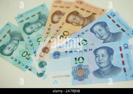 Photo de la 50-yuan, 20 et 10-yuan yuan renminbi-lettres de la cinquième série d'édition 2019 RMB à Shanghai, Chine, 30 août 2019. Banque D'Images