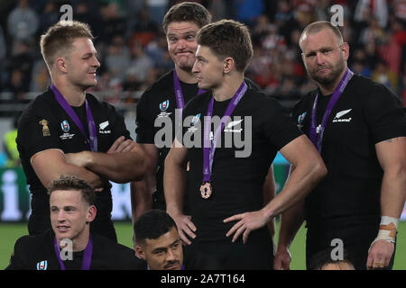 Team New Zealand lors de la cérémonie de remise de la médaille de bronze après la Coupe du Monde Japon 2019, 3e place rugby union match entre la Nouvelle-Zélande et le Pays de Galles le 1 novembre 2019 au stade de Tokyo à Tokyo, Japon - Photo Laurent Lairys / DPPI Banque D'Images