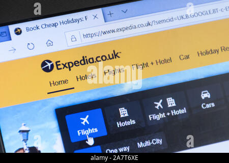 Expedia site sur un ordinateur portable vente de vols et vacances Banque D'Images