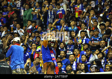 L'esprit de l'Indonesian les supporters offrent la motivation à son équipe préférée Banque D'Images