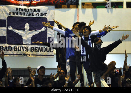 L'esprit de l'Indonesian les supporters offrent la motivation à son équipe préférée Banque D'Images