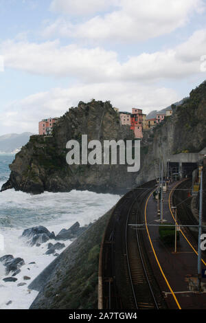 La gare de Manarola côte méditerranéenne en Italie Banque D'Images