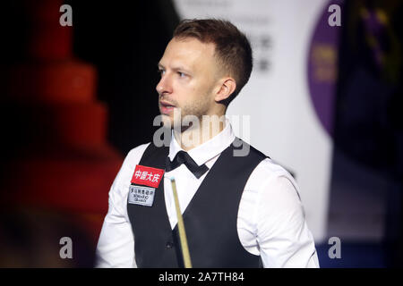 Judd Trump d'Angleterre pose avant leur dernier match face à Shaun Murphy de l'Angleterre au cours de la World Snooker 2019 Championnat International de Daqin Banque D'Images