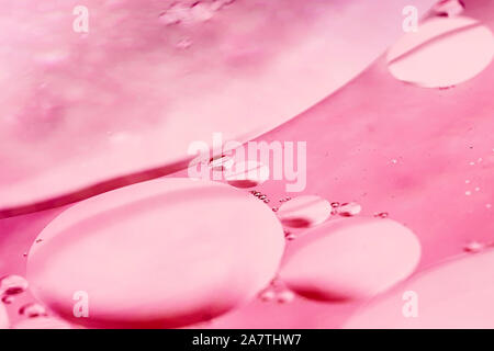 Abstract colorful fond rose avec des bulles dans l'eau. Un plan macro. Selective focus Banque D'Images