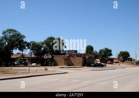 Les bâtiments et les vues en Pueblo Zuni dans le nord-est du Nouveau Mexique USA, près de la frontière de l'Arizona. Banque D'Images