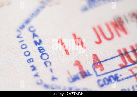 Phnom Penh, Cambodge - Novembre 2019 : macro close up of Cambodian country timbre d'entrée dans le passeport, faible profondeur de champ Banque D'Images