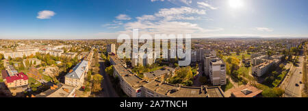 180 degrés de paysage urbain. Drone aérien vue paysage urbain. Ancienne ville européenne Drohobycz, Ukraine. Banque D'Images