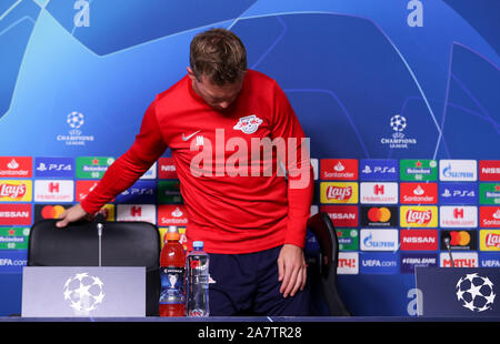 Saint-pétersbourg, Russie. 08Th Nov, 2019. Football : match de la Ligue des Champions avant le Zenit Saint-Pétersbourg - RB Leipzig. L'entraîneur de Leipzig Julian Nagelsmann quitte la conférence de presse. Crédit : Jan Woitas/dpa-Zentralbild/dpa/Alamy Live News Banque D'Images