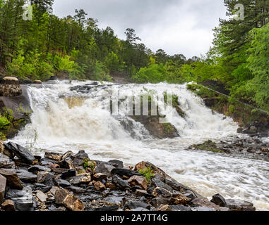 Hot Springs, Arkansas River rapids après la pluie au printemps Banque D'Images