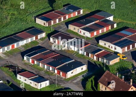 Groupe de garages à proximité de l'ensemble immobilier Banque D'Images