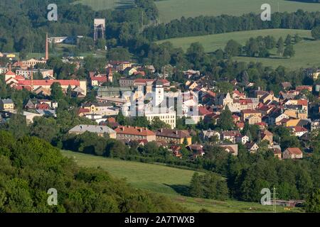 Le village de Ceska Kamenice en photographie aérienne. Banque D'Images