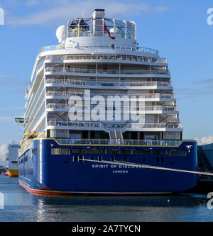 MV esprit de découverte le plus grand navire de croisière pour des croisières d'exploitation Saga amarré au terminal de croisière de la ville, Port de Southampton, Southampton. Banque D'Images