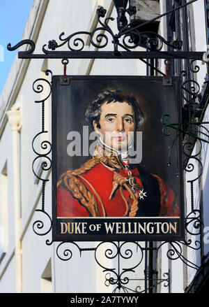 Hanging enseigne de pub pour le Duc de Wellington public house, Bugle Street, Southampton, Hampshire, England, UK Banque D'Images