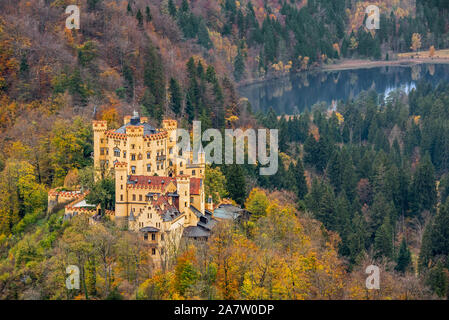 Château de Hohenschwangau, palais du 19e siècle et l'enfance résidence du roi Louis II de Bavière à Schwangau, Bavière, Allemagne Banque D'Images