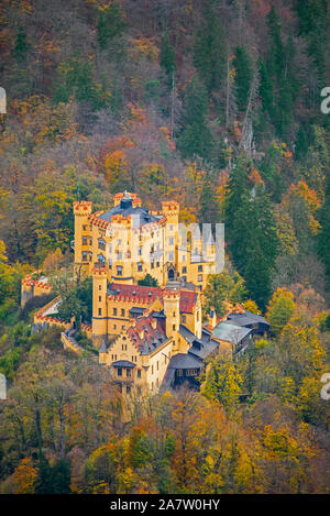 Château de Hohenschwangau, palais du 19e siècle et l'enfance résidence du roi Louis II de Bavière à Schwangau, Bavière, Allemagne Banque D'Images