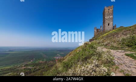 Hazmburk est un remarquable ruine d'un château fort gothique près de Klapy village. Les ruines sont protégées en tant que monument culturel de la République tchèque Banque D'Images