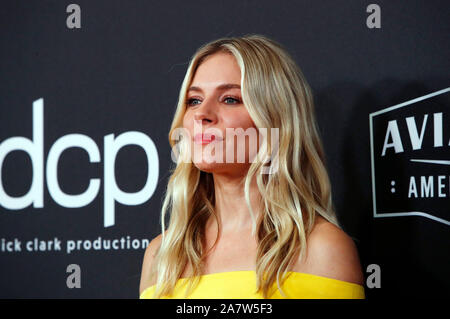 Los Angeles, USA. 06Th Nov, 2019. Sienna Miller participant à la 23e Assemblée annuelle 2019 Hollywood Film Awards au Beverly Hilton Hotel le Novembre 03, 2019 à Beverly Hills, Californie. Credit : Geisler-Fotopress GmbH/Alamy Live News Banque D'Images