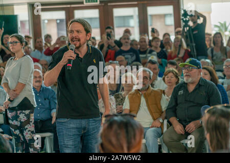 Palma de Mallorca, Espagne / Novembre 01, 2019 : réunion politique du chef du parti Podemos, Pablo Iglesias parlant. Banque D'Images