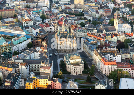 Hôtel de ville et le centre-ville de Liberec. Vue aérienne Banque D'Images