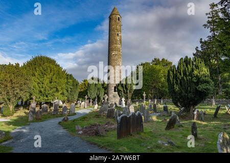 Glendalough est un village avec un monastère dans le comté de Wicklow, en Irlande. Le monastère a été fondée au Vie siècle par saint Kevin, prêtre et ermite, Banque D'Images