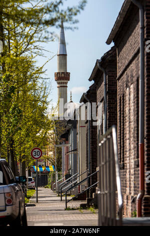 Mosquée de Fatih en Essen Katernberg, la seule mosquée d'architecture bâtiment dans Essen, vieux mineur des maisons, le long de la rue Schalker, Banque D'Images