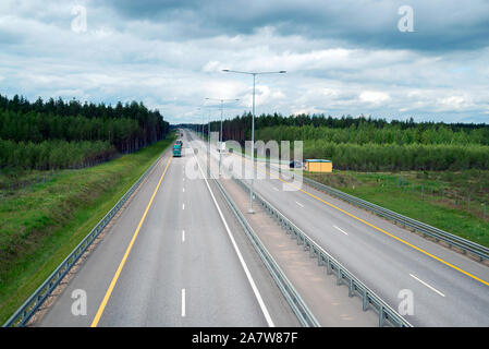 Section de l'autoroute M-11. La direction dans la direction de Saint-Pétersbourg Banque D'Images