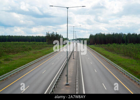 Section de l'autoroute M-11. La direction dans la direction de Saint-Pétersbourg Banque D'Images