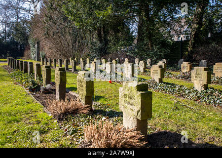 Dans Essen-Karnap cimetière militaire, tombes de soldats tués au combat pendant la Seconde Guerre mondiale, Banque D'Images