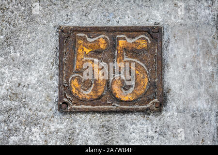 Numéro de rue signe sur le mur Banque D'Images