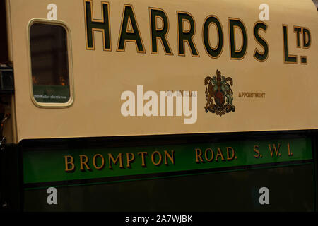 Londres, Royaume-Uni. 2 novembre 2019. Harrods Ltd 1919 Walker fourgon électrique vu à l'Illinois Route 66 Regent Street Motor Show 2019. Crédit : Joe Keurig / Alamy News Banque D'Images